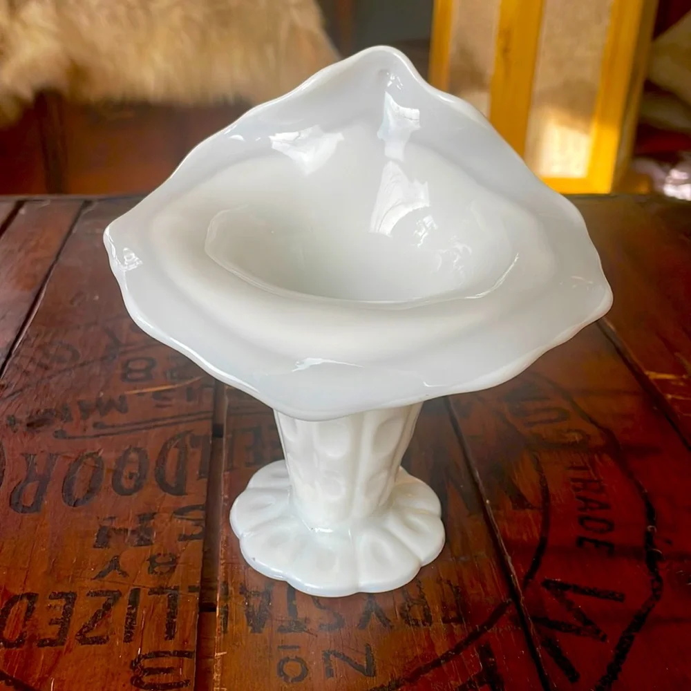 Vintage Jack in the Pulpit Milk Glass‎ Vase